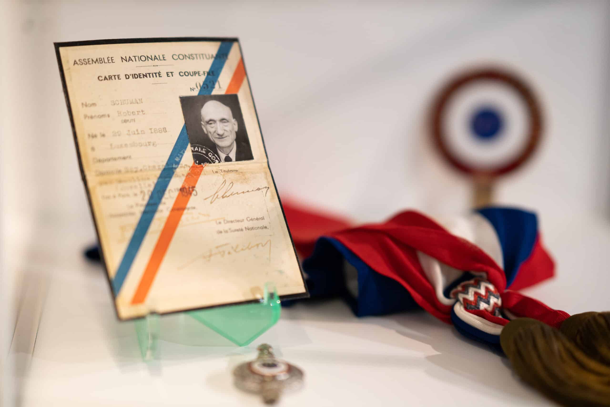Photographie d'objets emblématiques exposé dans la Maison de Robert Schuman