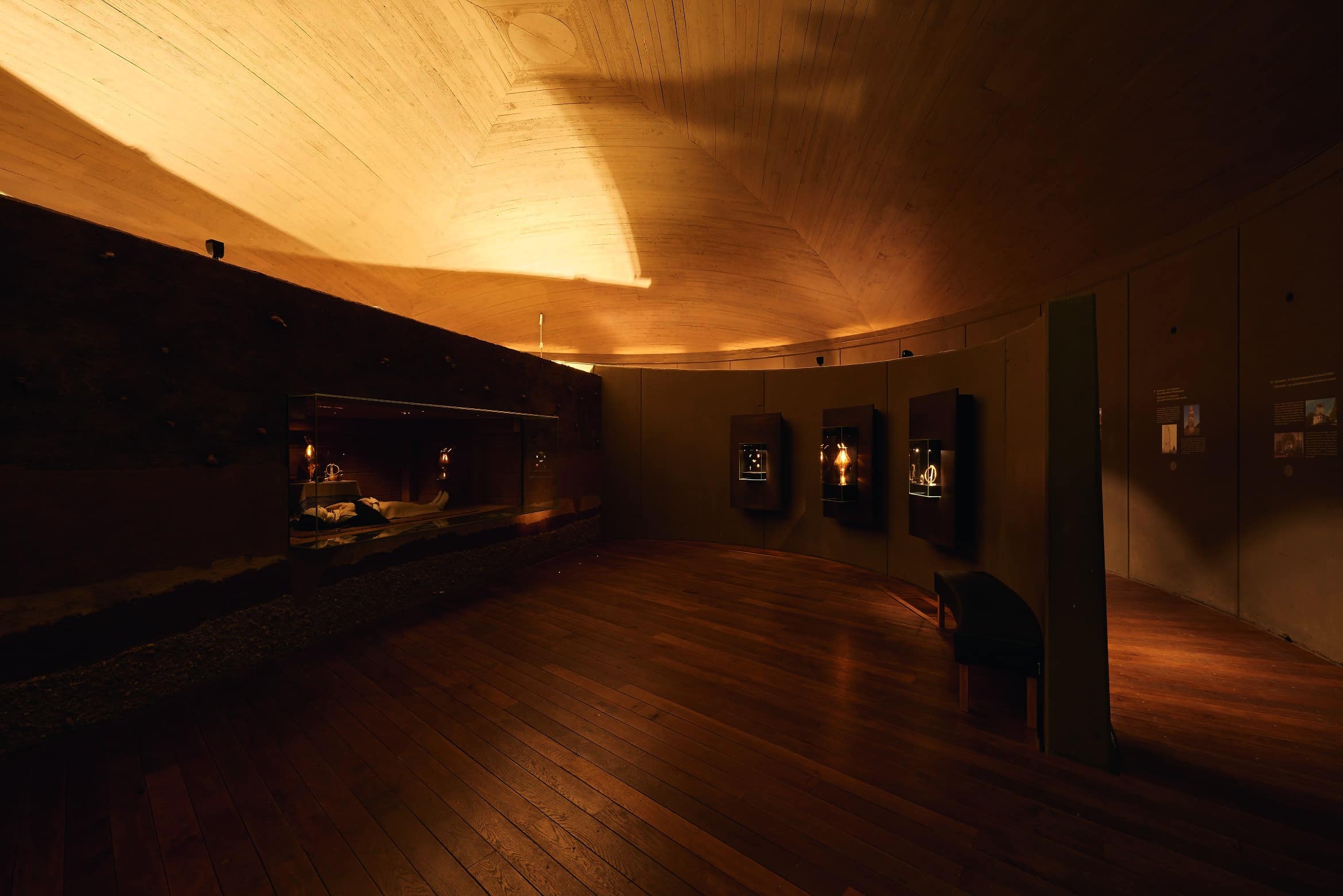 Ausstellung im Europäischen Archäologischen Park Bliesbruck-Reinheim mit dem Grab der Prinzessin von Reinheim