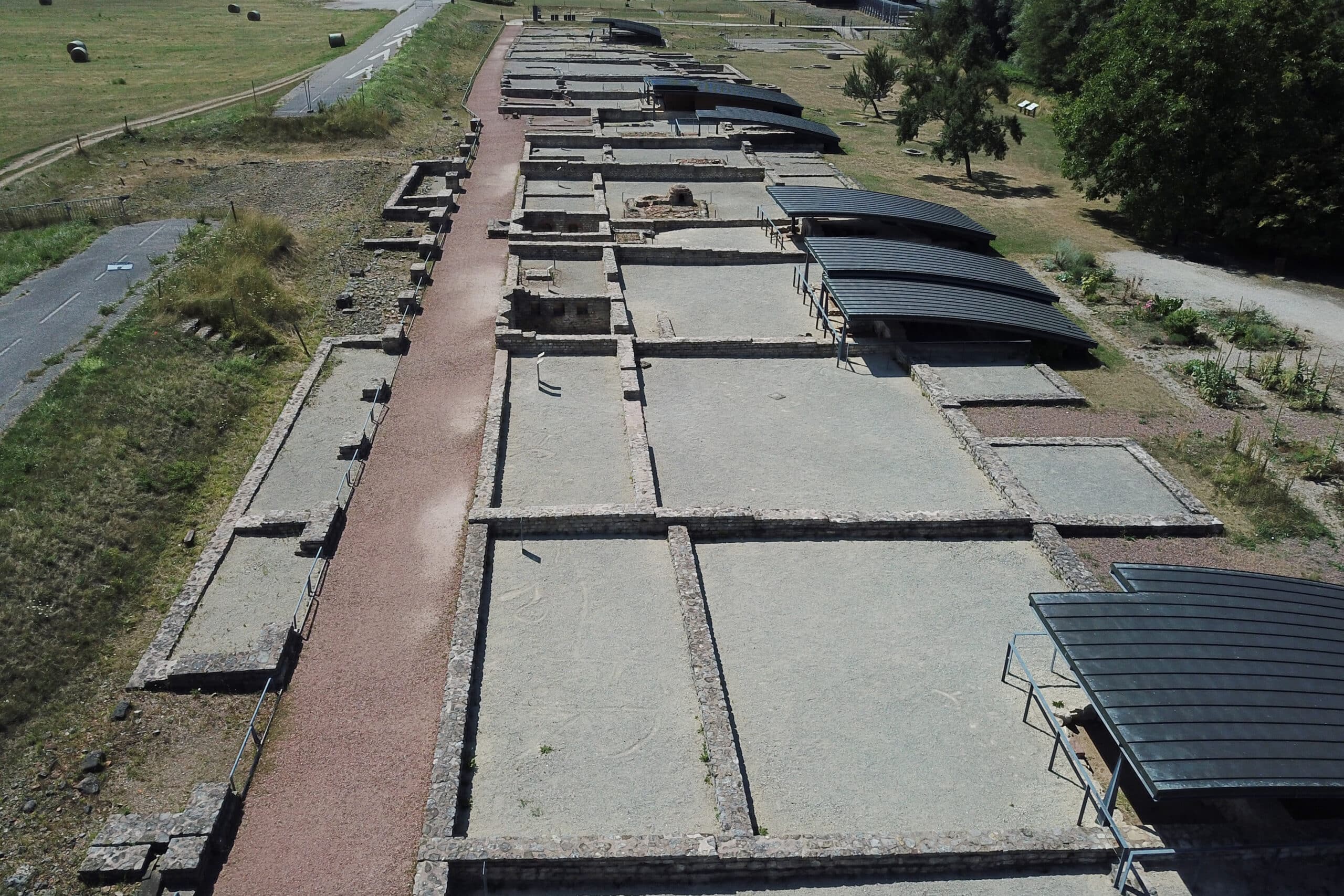 Vue du ciel du Parc archéologique européen de Bliesbruck-Reinheim