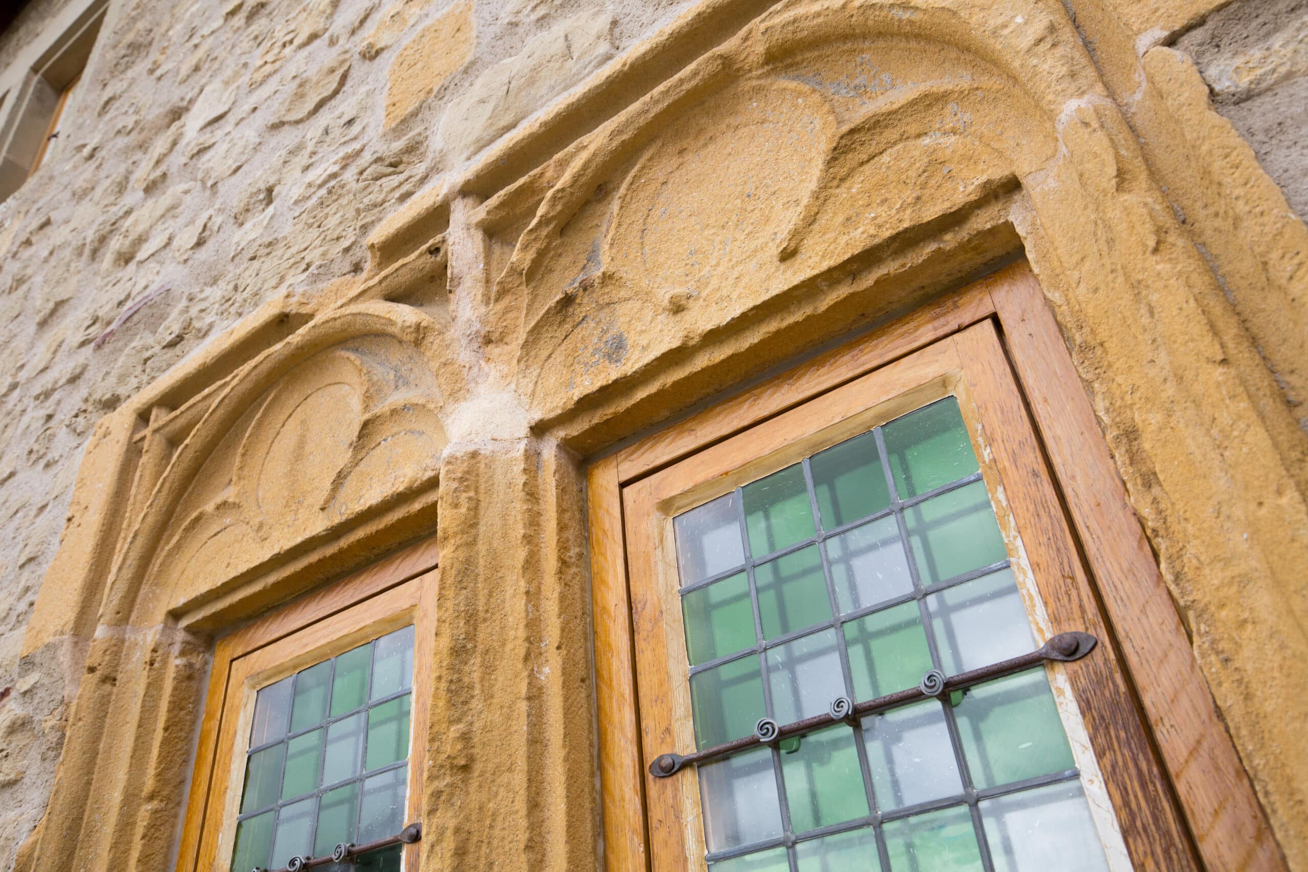 Photographie d'une alcôve de fenêtre du Château de Malbrouck
