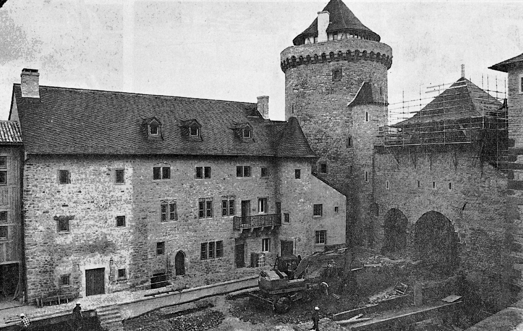 Manderen : le château de Malbrouck en août 1998