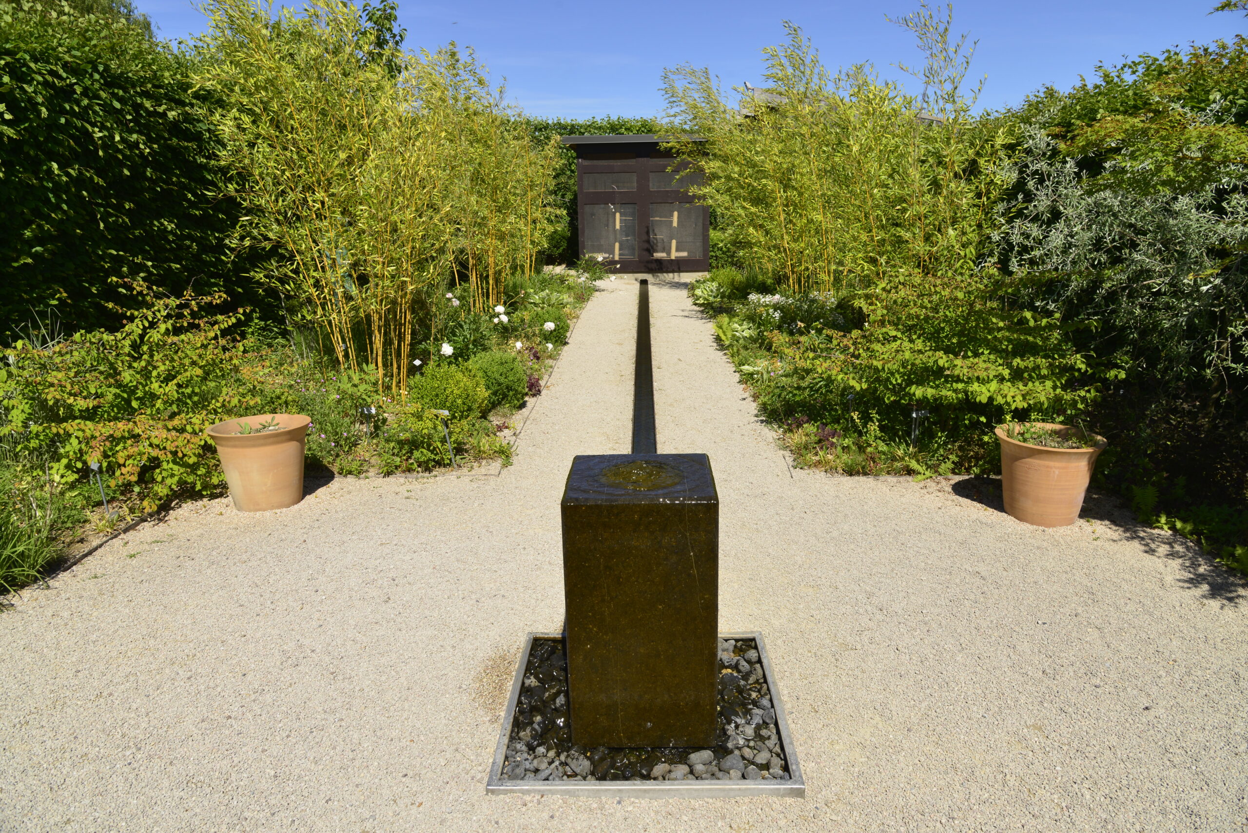 Vue d'un chemin dans les Jardins Fruitiers de Laquenexy