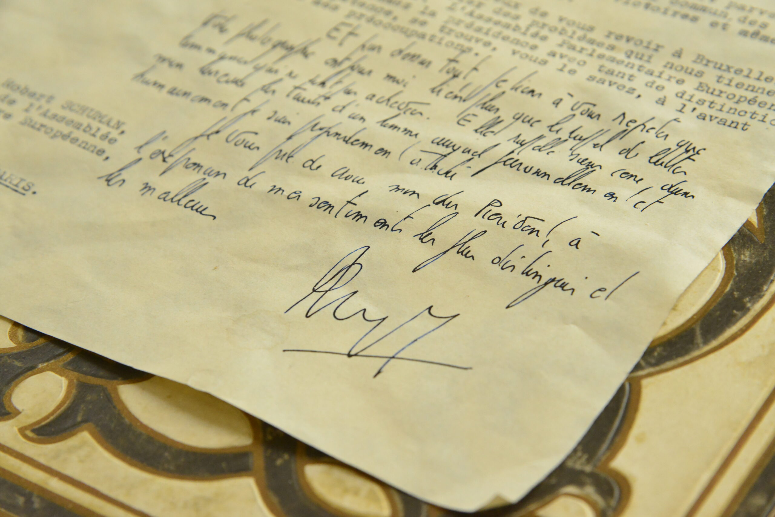 Photographie d'une lettre manuscrite présente dans la Maison de Robert Schuman