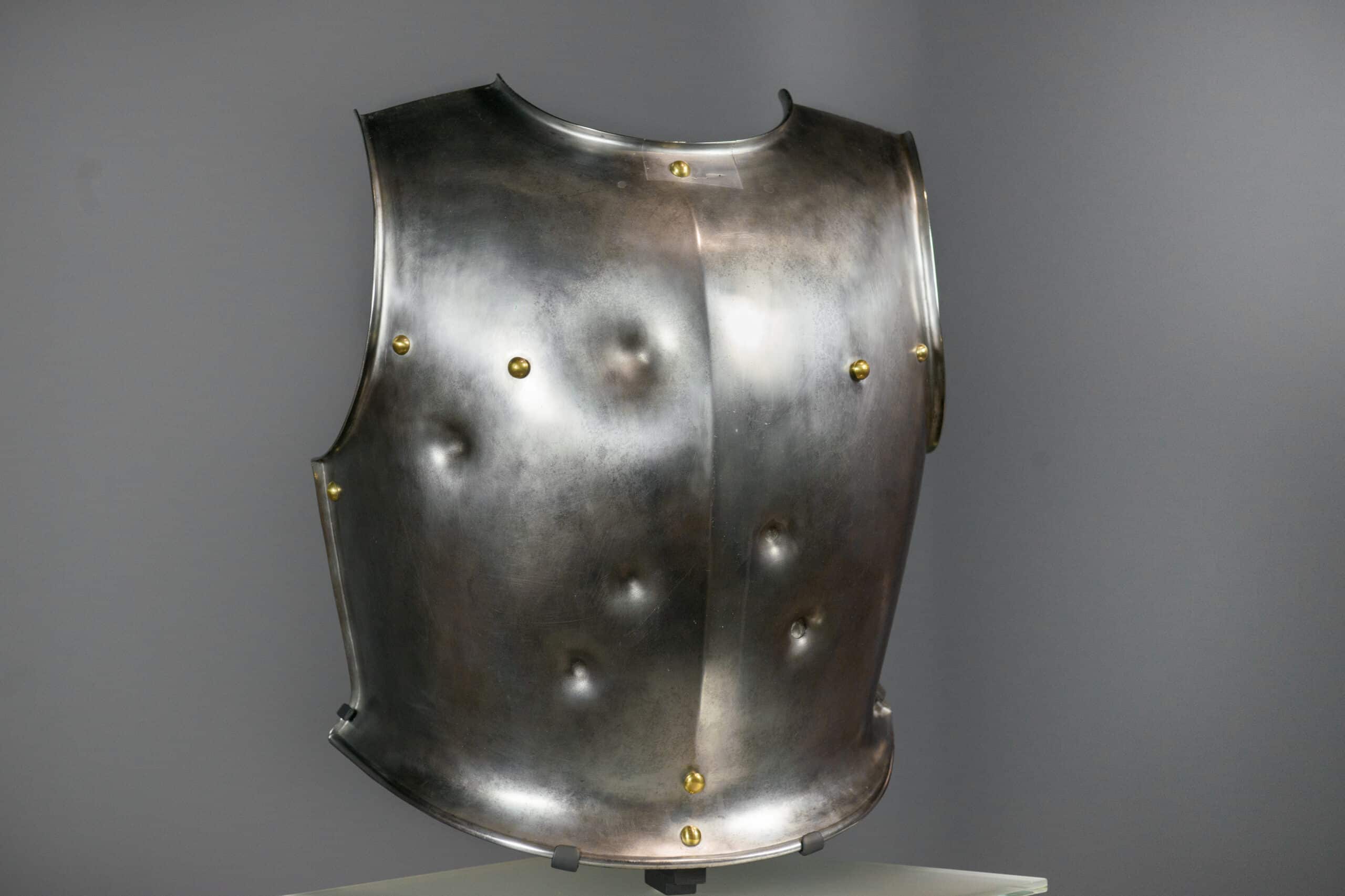 Cuirasse présente dans l'exposition du Musée de la Guerre de 1870 et de l'Annexion