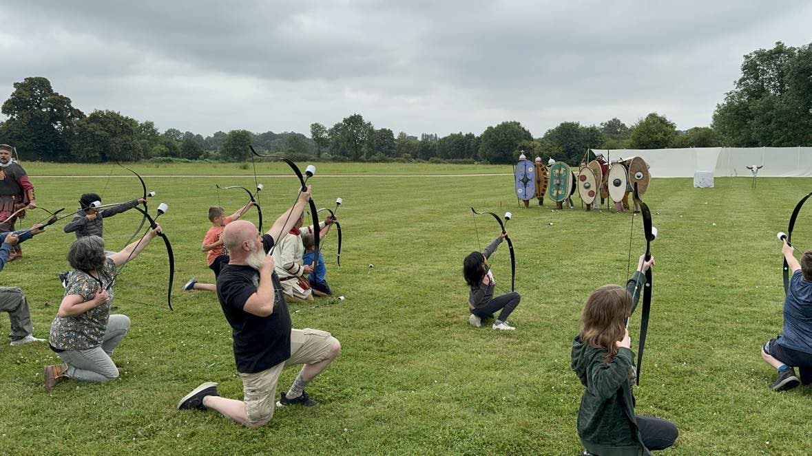 Les Romae Sagittarii installent leur campement au Parc archéologique : ils vous expliqueront tout des techniques de combats et de l'équipement des archers romains.